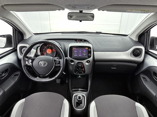 Occasion Toyota Aygo X-play 69 PK (50 kW) 2015 Grijs (metallic) Hatchback