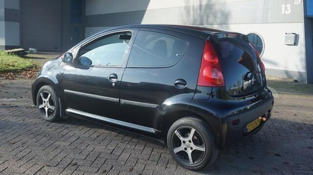 Occasion Peugeot 107 68 PK (50 kW) 2010 Zwart Hatchback
