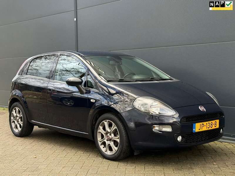 Blauw Gebruikt 2016 Fiat Punto Lounge Hatchback | € 4.745 (Goede deal) - Afbeelding 1/4