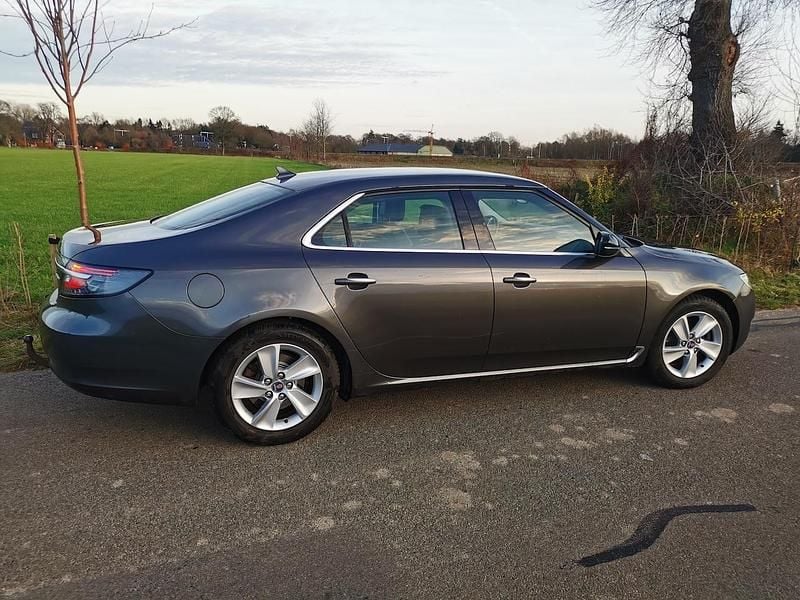 Grijs (metallic) Occasion 2010 Saab 9-5 Vector Sedan | € 10.000 - Afbeelding 1/4