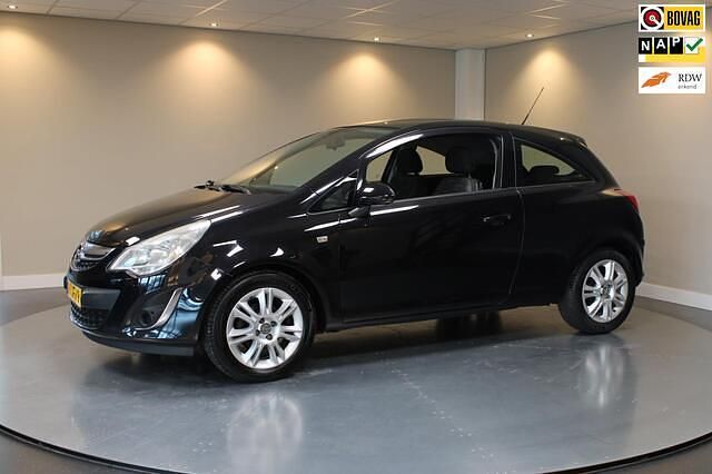 Zwart (metallic) Occasion 2011 Opel Corsa Edition Hatchback | € 4.240 (Eerlijke prijs) - Afbeelding 1/4