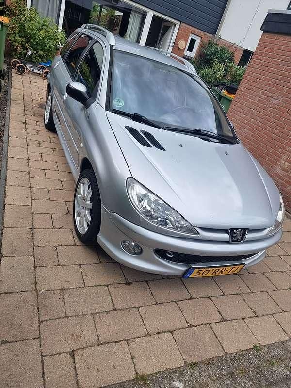 Zilver Gebruikt 2005 Peugeot 206 Quiksilver Stationwagen | € 2.495 - Afbeelding 1/4