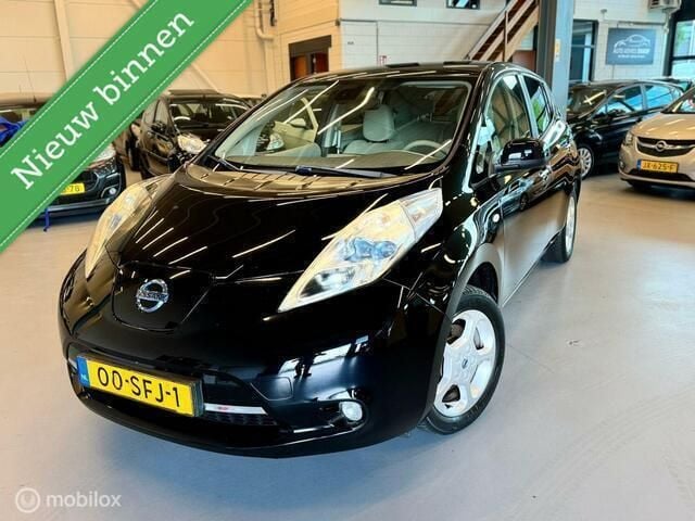 Zwart Gebruikt 2011 Nissan Leaf Base Hatchback | € 4.795 (Eerlijke prijs) - Afbeelding 1/4