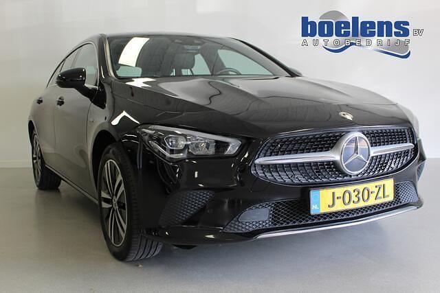 Occasion Mercedes CLA250 Shooting Brake Business 102 PK (75 kW) 2020 Zwart Stationwagen