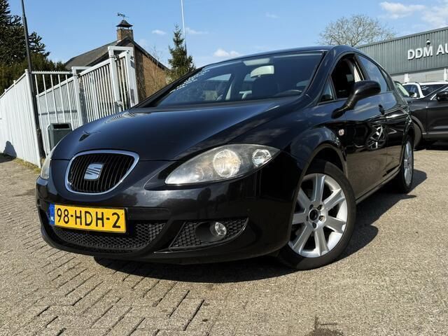 Zwart Gebruikt 2008 Seat Leon Style Hatchback | € 2.500 (Eerlijke prijs) - Afbeelding 1/4