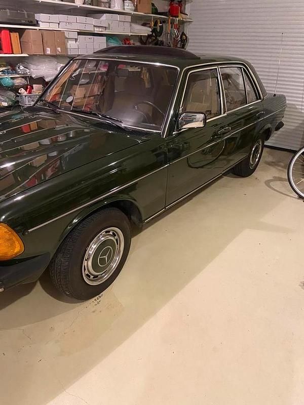 Gebruikt 1983 Mercedes E230 | € 11.900 - Afbeelding 1/4