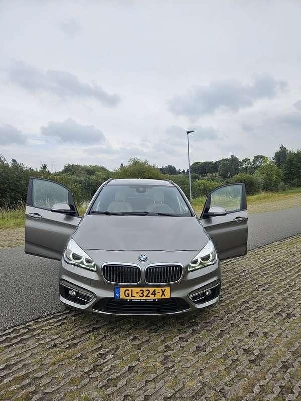 Grijs Gebruikt 2015 BMW 218 Active Tourer Luxury Line MPV | € 17.500 - Afbeelding 1/4