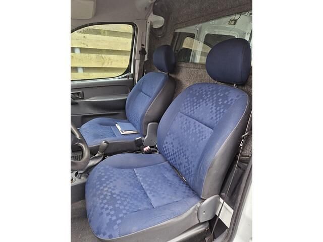 Wit Occasion 2006 Peugeot Partner MPV | € 2.699 (Duur) - Afbeelding 1/4