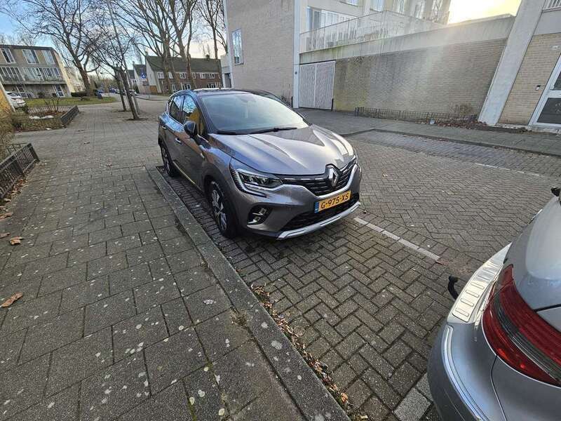 Grijs Gebruikt 2020 Renault Captur Intens SUV | € 16.500 (Eerlijke prijs) - Afbeelding 1/4