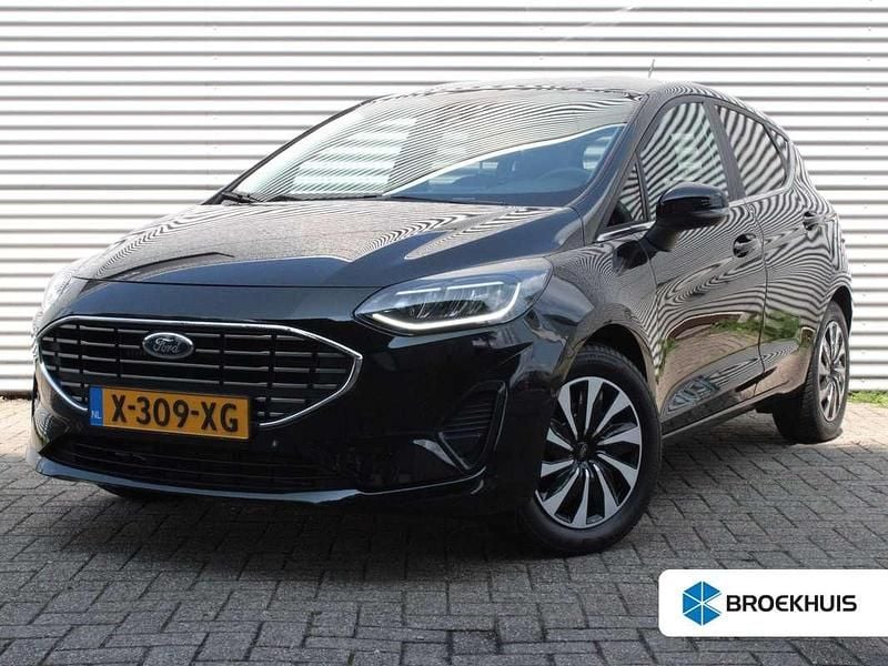 Zwart, metallic lak Gebruikt 2022 Ford Fiesta Titanium X Hatchback | € 20.400 (Goede deal) - Afbeelding 1/4