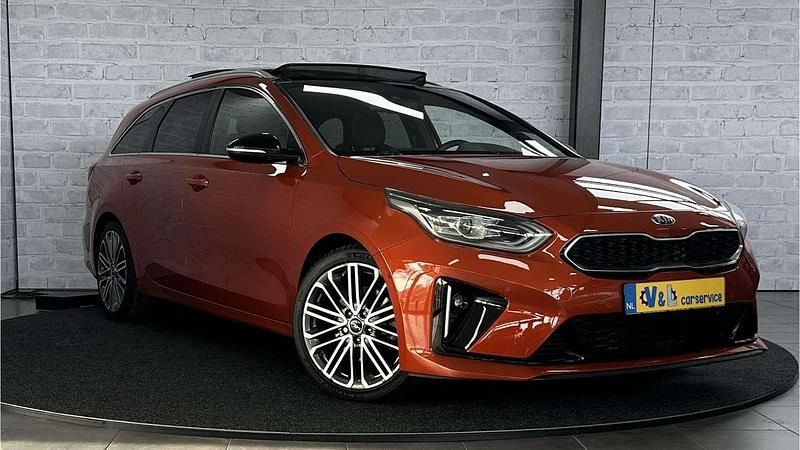 Oranje Occasion 2019 Kia Ceed GT Hatchback | € 20.925 - Afbeelding 1/4