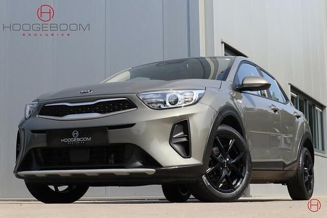 Groen Gebruikt 2022 Kia Stonic SUV | € 15.900 (Goede deal) - Afbeelding 1/4
