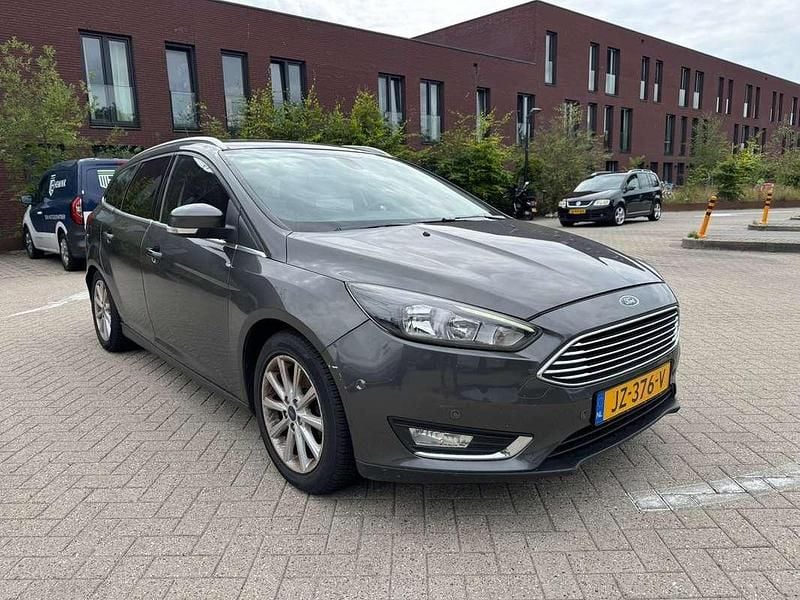 Grijs Gebruikt 2015 Ford Focus Stationwagen | € 5.499 (Goede deal) - Afbeelding 1/4
