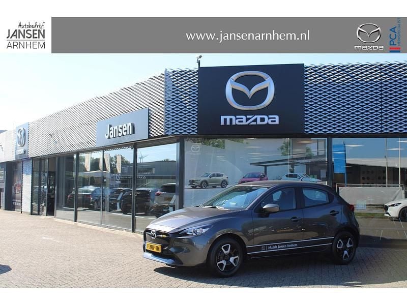 Machine gray (donker grijs) Gebruikt 2023 Mazda 2 Center-Line Hatchback | € 19.300 (Eerlijke prijs) - Afbeelding 1/4