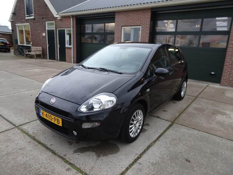 Zwart Gebruikt 2017 Fiat Punto Lounge Hatchback | € 6.950 (Eerlijke prijs) - Afbeelding 1/4