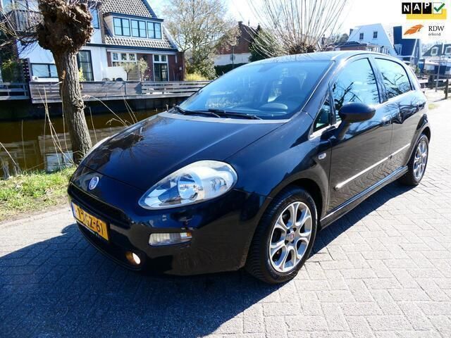 Zwart Gebruikt 2014 Fiat Punto Evo Hatchback | € 4.345 (Eerlijke prijs) - Afbeelding 1/4