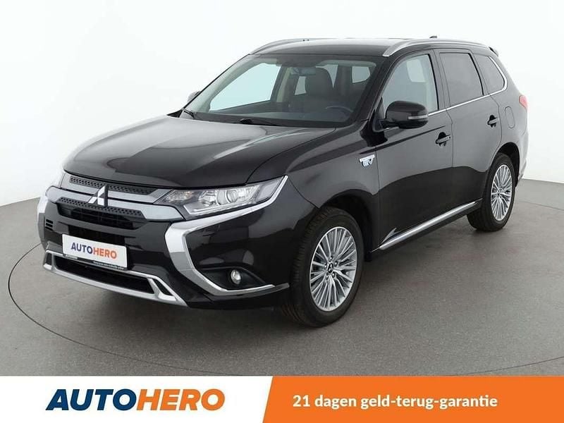 Zwart Gebruikt 2020 Mitsubishi Outlander P-HEV SUV | € 25.049 (Eerlijke prijs) - Afbeelding 1/3