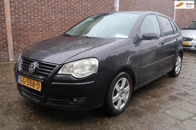 Zwart Gebruikt 2007 VW Polo Hatchback | € 2.500 (Eerlijke prijs) - Afbeelding 1/4