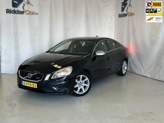 Zwart Gebruikt 2013 Volvo S60 R-Design Sedan | € 6.999 (Eerlijke prijs) - Afbeelding 1/4