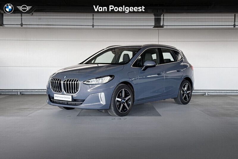 Grijs Gebruikt 2023 BMW 225 Active Tourer Comfort Edition MPV | € 37.900 (Eerlijke prijs) - Afbeelding 1/4