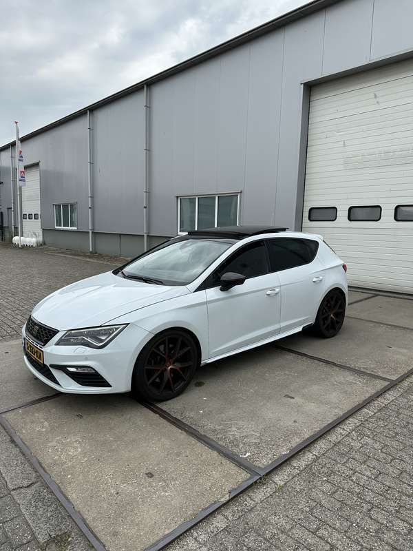 Wit Gebruikt 2020 Cupra Leon Hatchback | € 24.950 (Super prijs) - Afbeelding 1/4