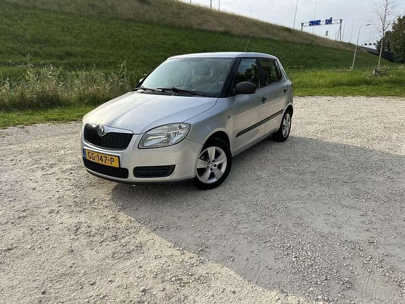Grijs Gebruikt 2010 Skoda Fabia Hatchback | € 2.995 (Goede deal) - Afbeelding 1/4