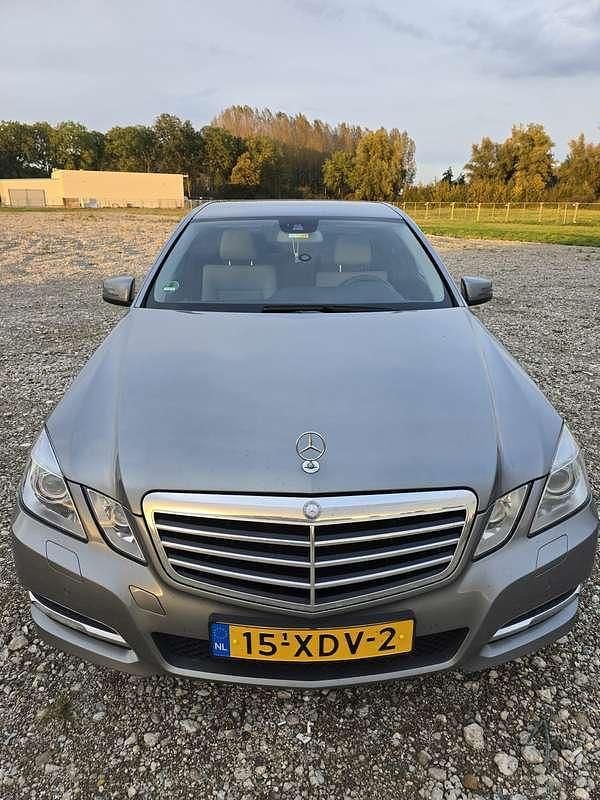 Grijs Gebruikt 2012 Mercedes E300 Avantgarde Sedan | € 10.500 (Super prijs) - Afbeelding 1/4