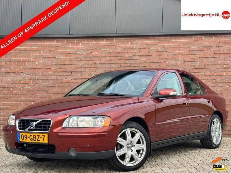 Rood Gebruikt 2008 Volvo S60 Sedan | € 11.995 - Afbeelding 1/4