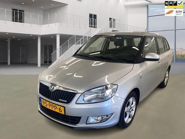 Grijs, metallic lak Gebruikt 2011 Skoda Fabia GreenLine Stationwagen | € 2.395 (Eerlijke prijs) - Afbeelding 1/4