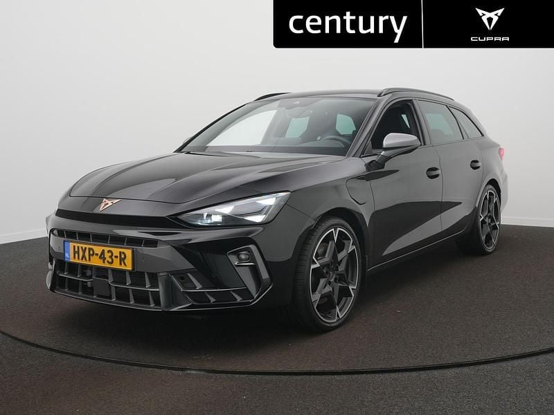 Zwart Occasion 2025 Cupra Leon VZ Stationwagen | € 39.900 (Super prijs) - Afbeelding 1/4