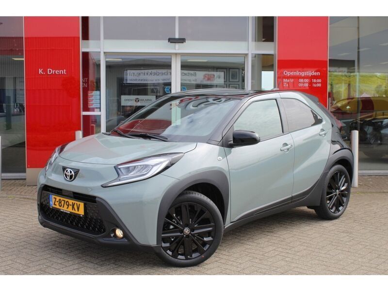 Groen Gebruikt 2024 Toyota Aygo Design Hatchback | € 19.995 (Iets duurder) - Afbeelding 1/4