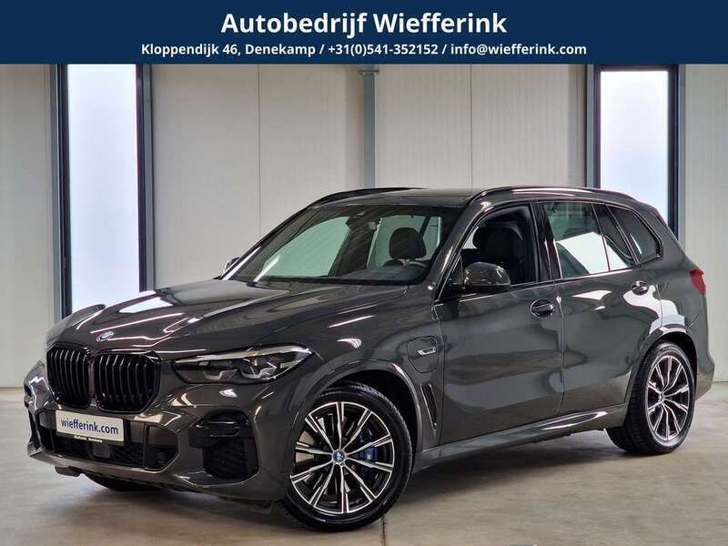 Grijs, metallic lak Gebruikt 2023 BMW X5 Executive SUV | € 79.950 (Goede deal) - Afbeelding 1/4
