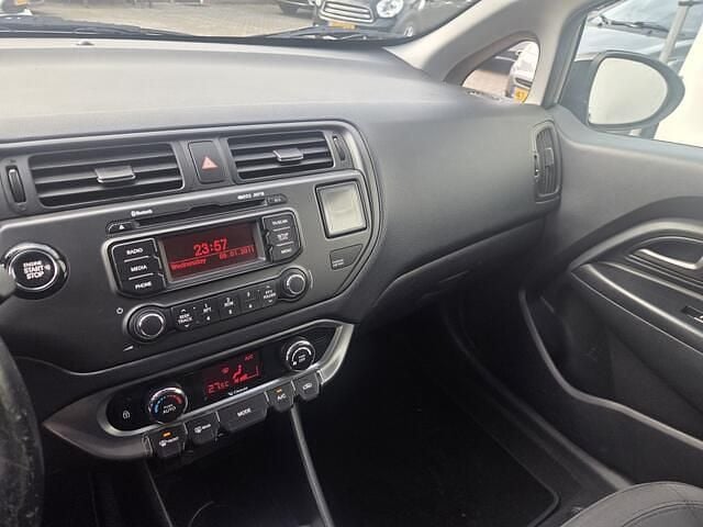 Occasion Kia Rio 86 PK (63 kW) 2011 Zwart Hatchback