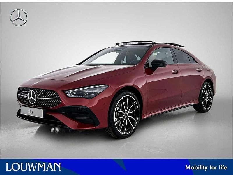 Rood Nieuw 2025 Mercedes CLA250e Business Sedan | € 54.229 (Eerlijke prijs) - Afbeelding 1/4