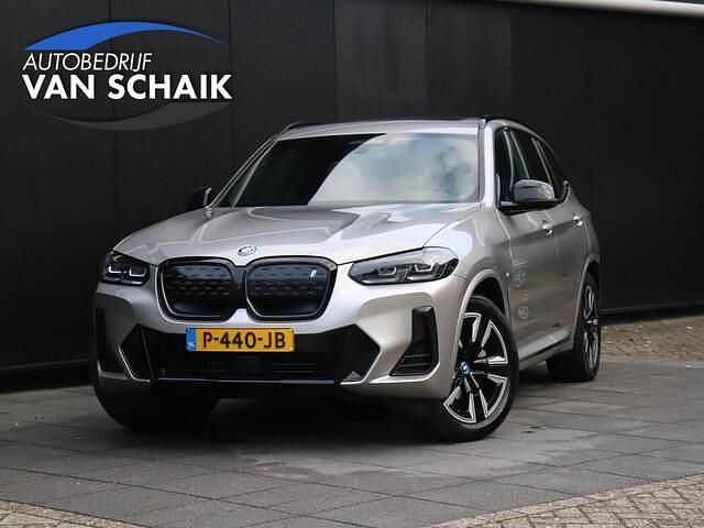 Grijs Occasion 2022 BMW iX3 Executive SUV | € 34.950 (Iets duurder) - Afbeelding 1/4