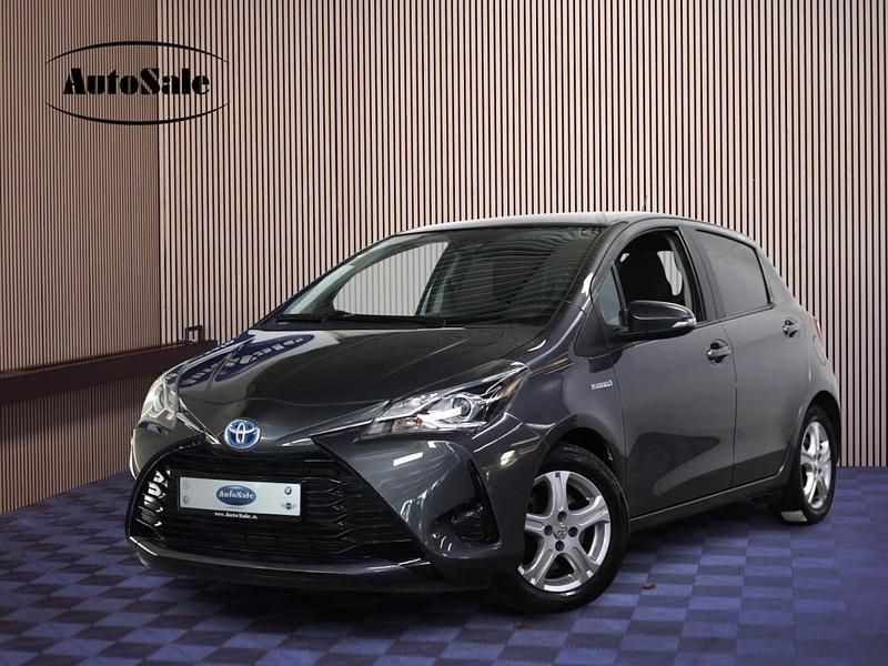 Occasion Toyota Yaris Hybrid Design 88 PK (64 kW) 2017 Grijs Hatchback