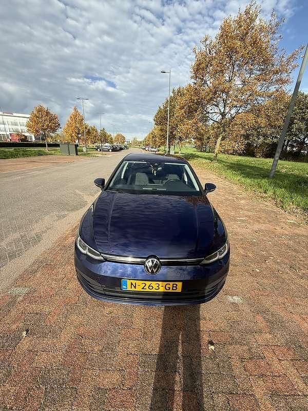 Blauw Gebruikt 2021 VW Golf VIII Life Hatchback | € 16.000 (Goede deal) - Afbeelding 1/4