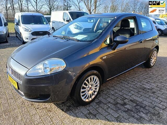 Grijs (metallic) Occasion 2008 Fiat Grande Punto Active Hatchback | € 1.950 (Eerlijke prijs) - Afbeelding 1/4