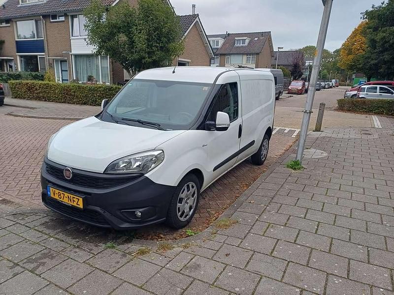Wit Gebruikt 2015 Fiat Doblò MPV | € 5.975 (Eerlijke prijs) - Afbeelding 1/4