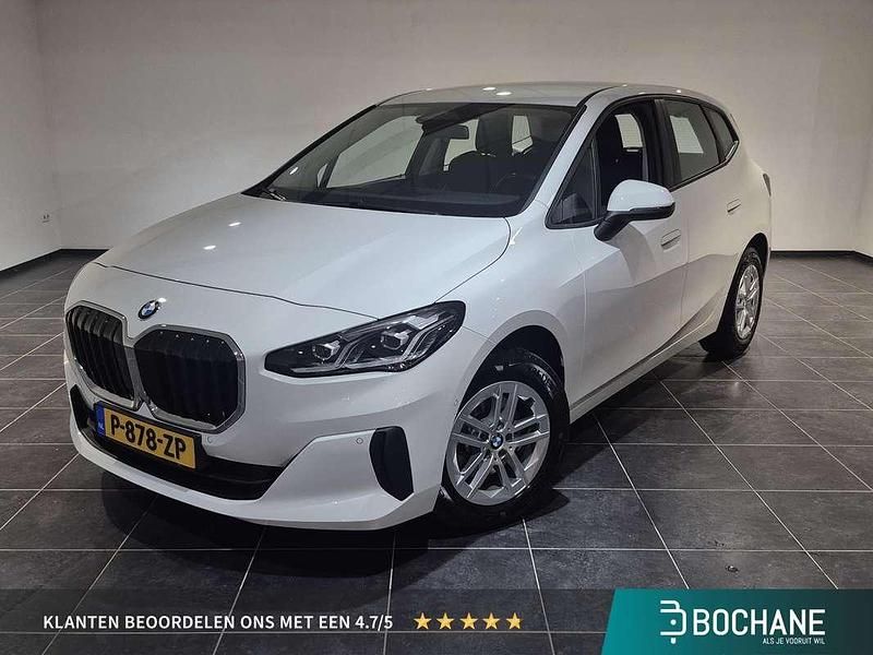 Wit Gebruikt 2022 BMW 218 Active Tourer Comfort Edition MPV | € 28.450 (Iets duurder) - Afbeelding 1/4