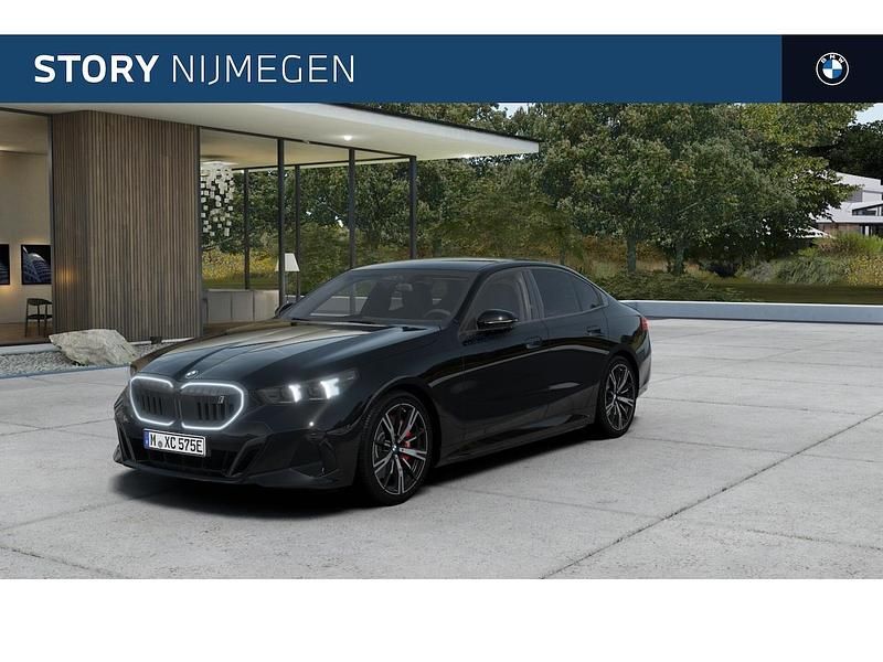 Zwart Nieuw 2025 BMW i5 M Sport Sedan | € 79.583 (Super prijs) - Afbeelding 1/4