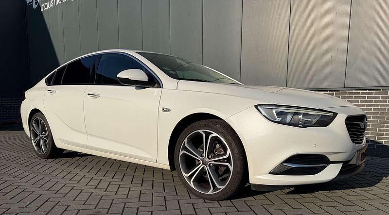 Occasion Opel Insignia Business 140 PK (102 kW) 2017 Wit Hatchback
