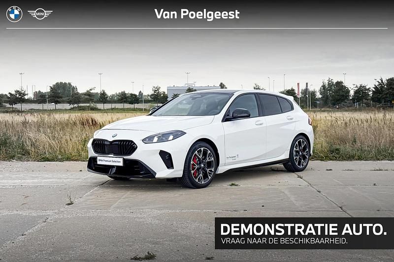 Wit Gebruikt 2025 BMW 120 M Sport Hatchback | € 50.900 - Afbeelding 1/4