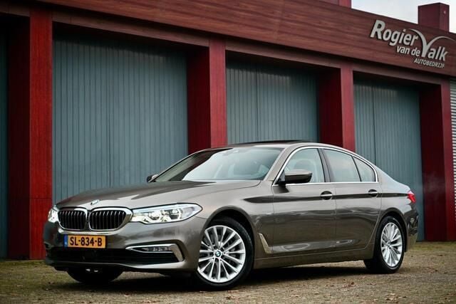 Grijs, metallic lak Gebruikt 2016 BMW 540 Executive Sedan | € 37.950 (Duur) - Afbeelding 1/4