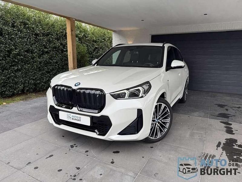 Wit Gebruikt 2023 BMW iX1 M Sport SUV | € 42.950 (Eerlijke prijs) - Afbeelding 1/4