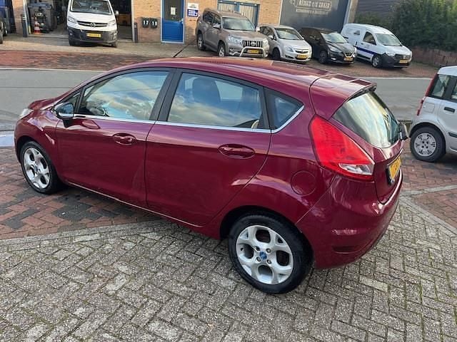 Occasion Ford Fiesta Titanium 82 PK (60 kW) 2010 Paars Hatchback