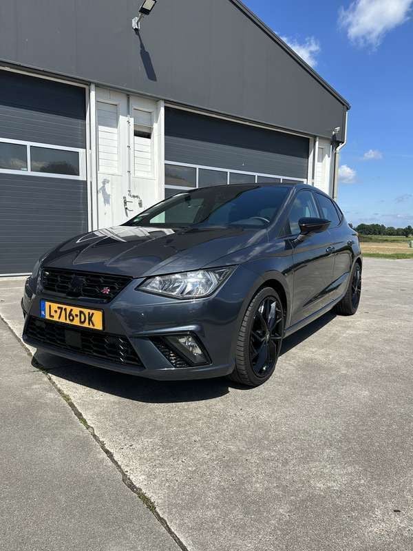 Grijs Gebruikt 2019 Seat Ibiza FR Hatchback | € 14.250 (Goede deal) - Afbeelding 1/4