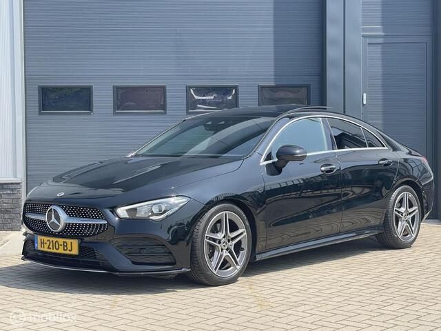 Zwart Gebruikt 2019 Mercedes CLA180 AMG Sedan | € 28.900 (Eerlijke prijs) - Afbeelding 1/4