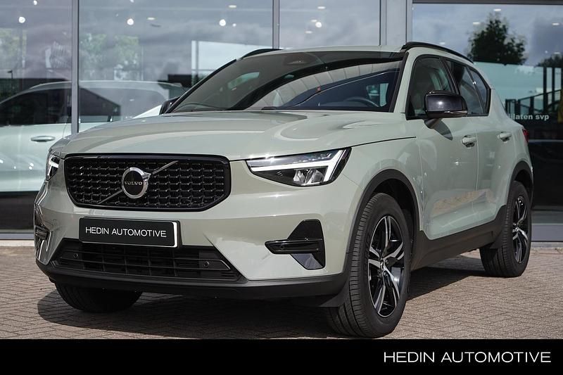Groen Gebruikt 2025 Volvo XC40 Plus SUV | € 49.995 (Iets duurder) - Afbeelding 1/4