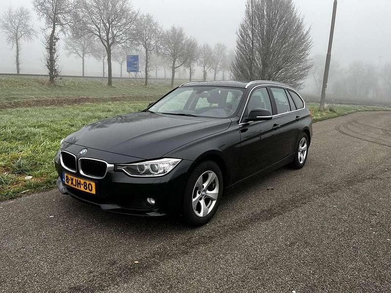 Zwart Gebruikt 2014 BMW 320 Executive Stationwagen | € 6.900 (Super prijs) - Afbeelding 1/4